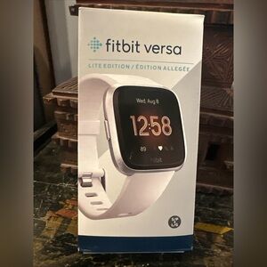 Fitbit Versa Smart Watch - Lite Edition - White Classic New